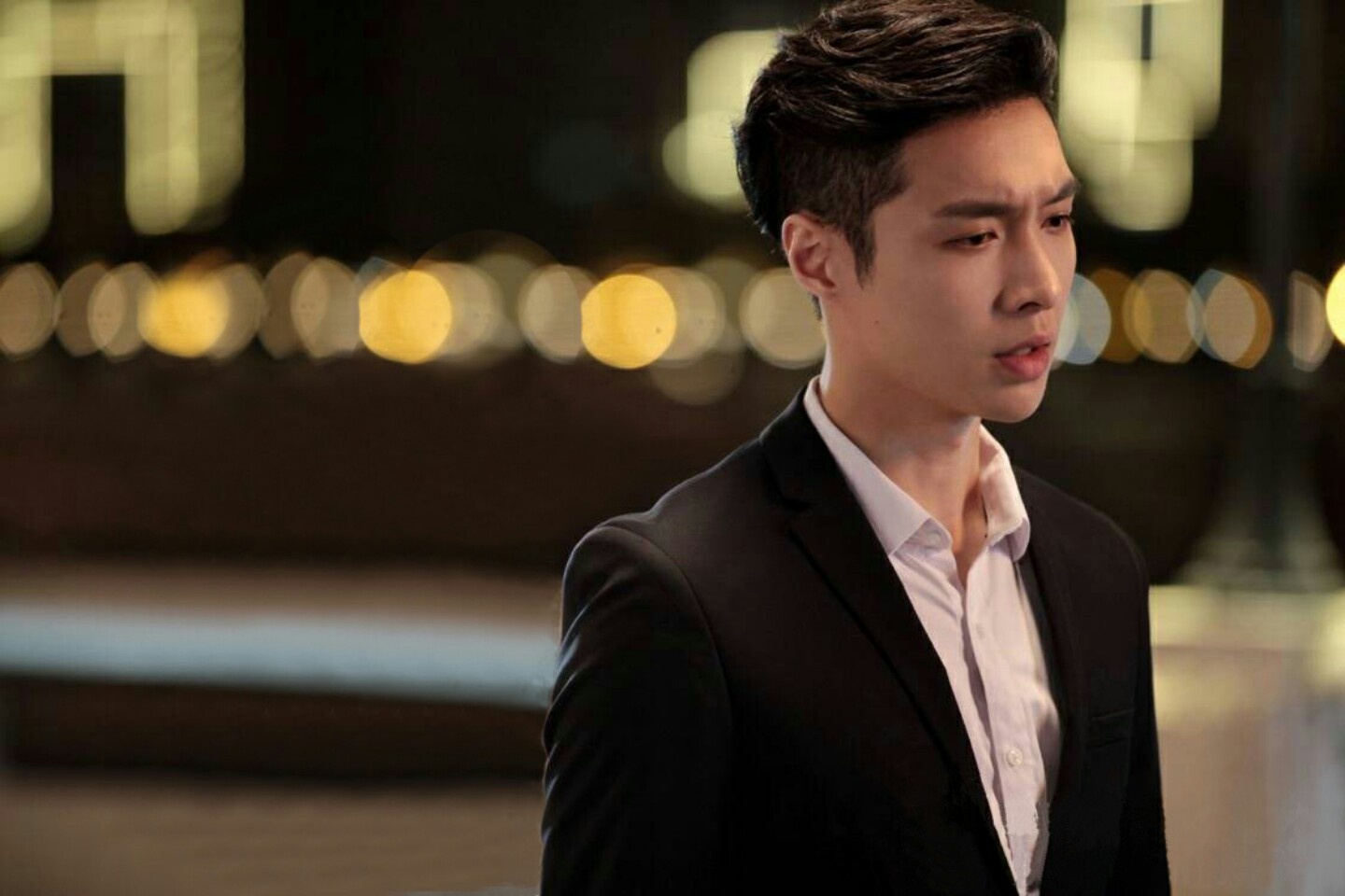 张艺兴求婚大作战# 期待严小赖!从眼神我就知道 这哥的演技又up了