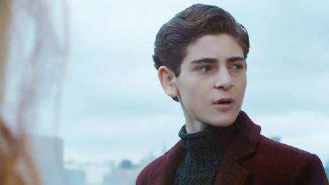 ks 大卫·马佐兹 (david mazouz)2001年2月19日出生于美国洛杉矶加