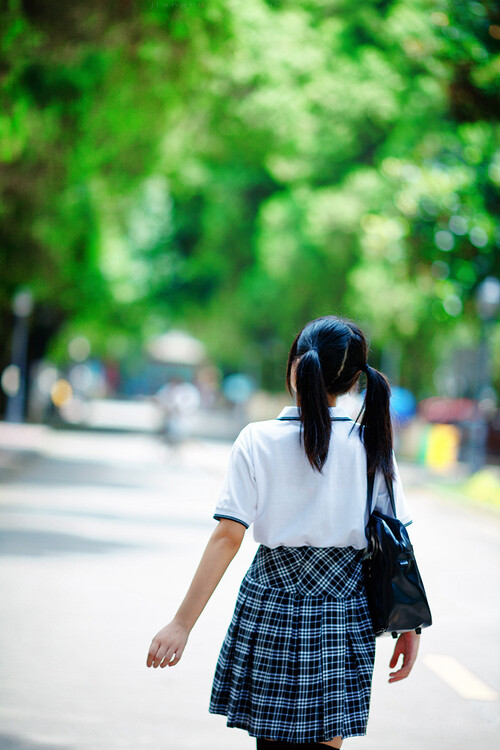 背影#双马尾少女