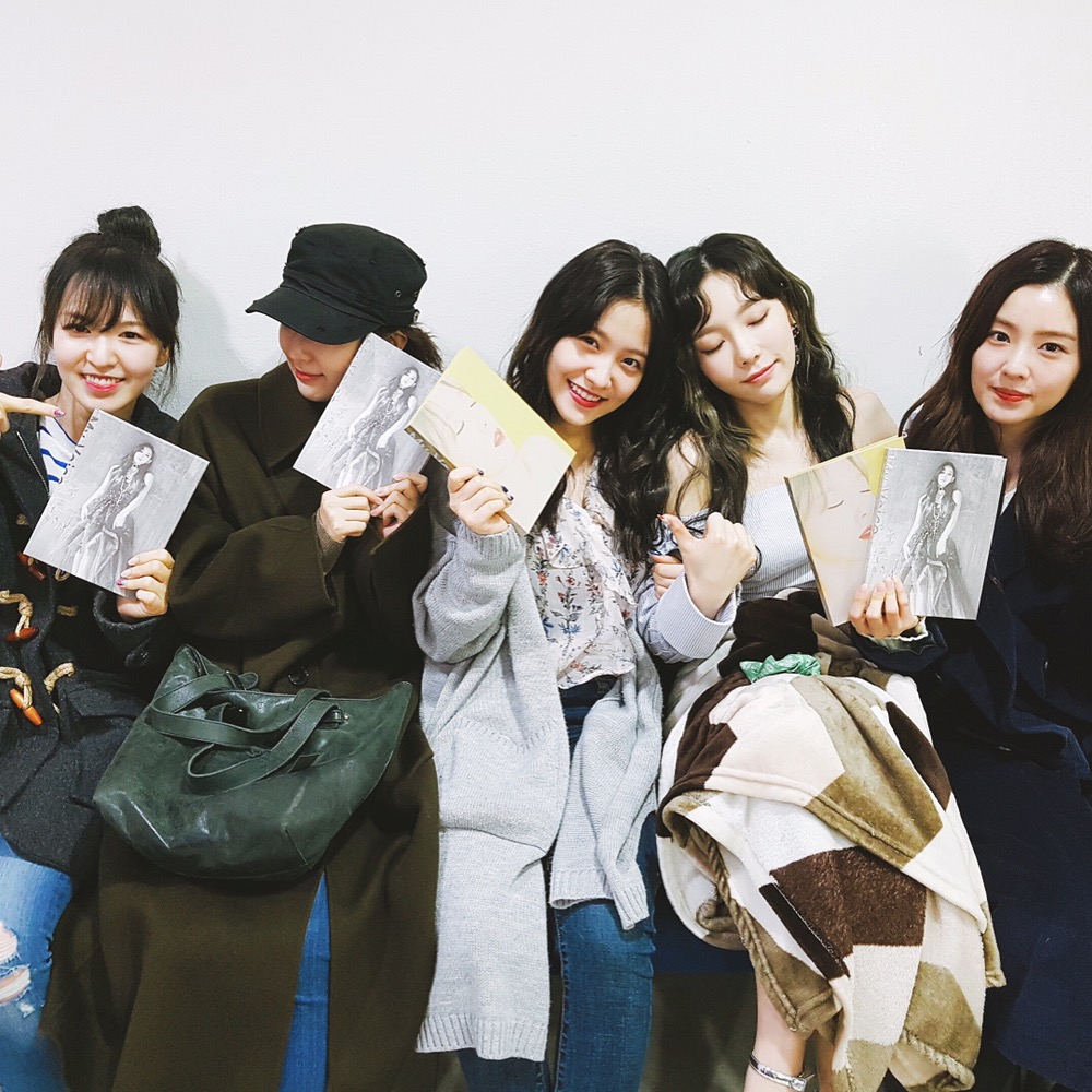 red velvet 裴珠泫(irene)姜涩琪 孙承欢(wendy)朴秀荣(joy)金艺琳