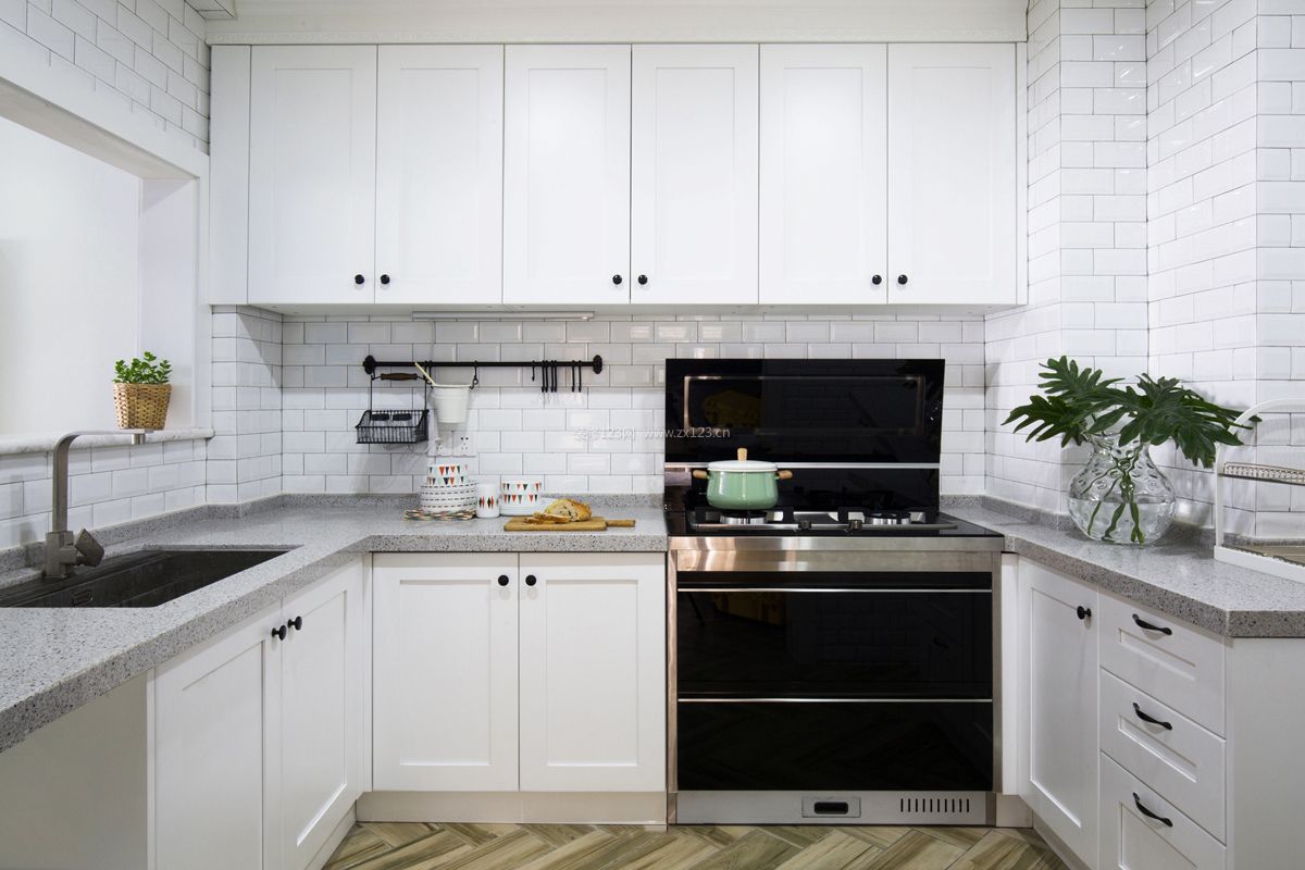 简约厨房白色橱柜设计效果图_装信通网效果图
