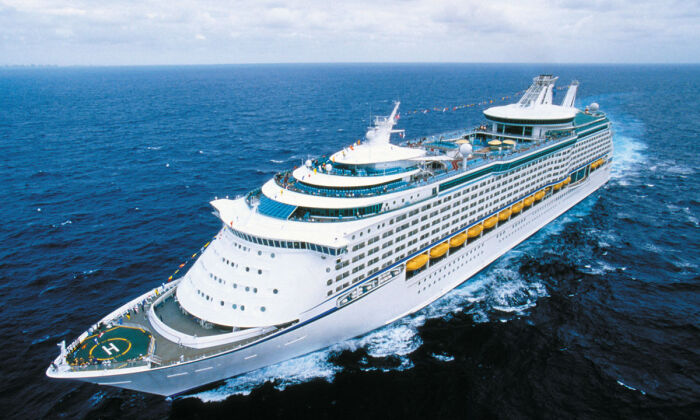 海洋航行者号"voyager of the seas"超级豪华邮轮亚洲最大豪华邮轮所
