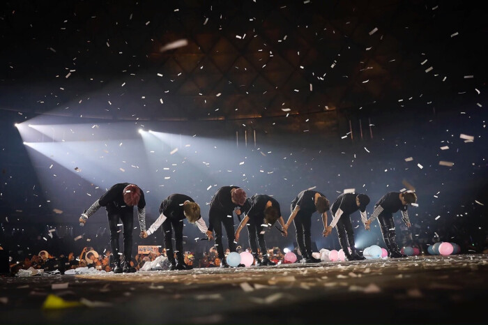 激动你们让青春沸腾 让年华花样 让信仰坚定 让阿米无所畏惧 bts 防弹