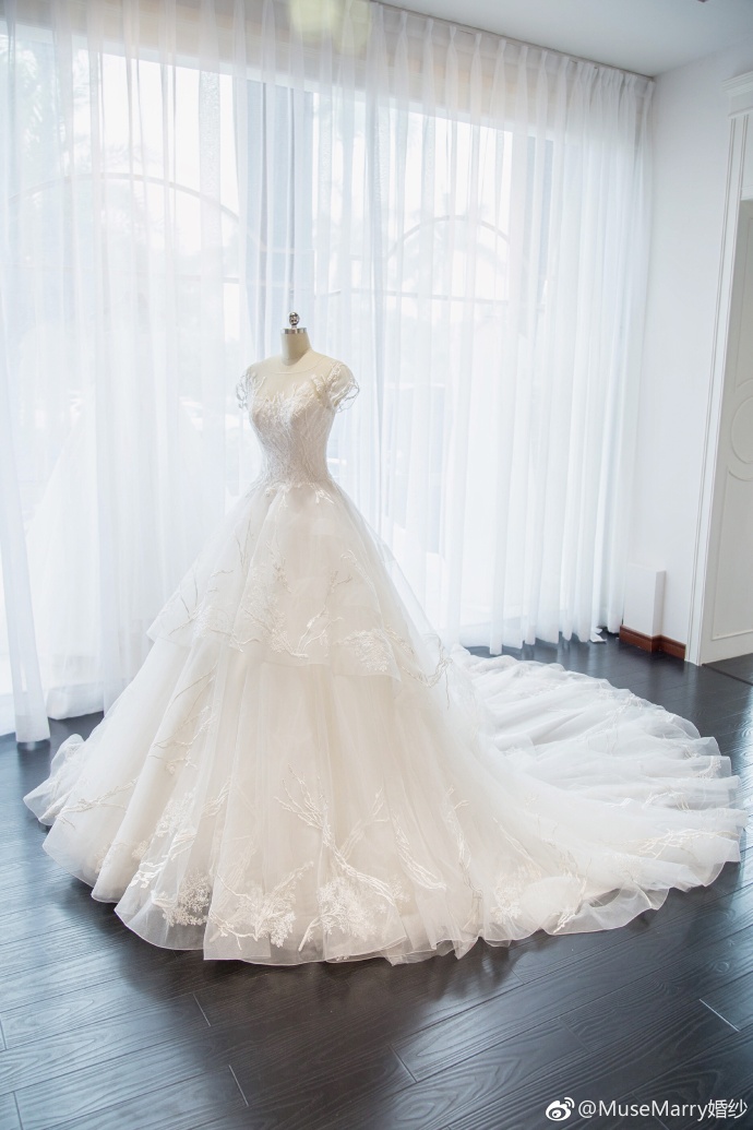 你喜欢长发却留着短发 你喜欢苗条却瘦不下去 你喜