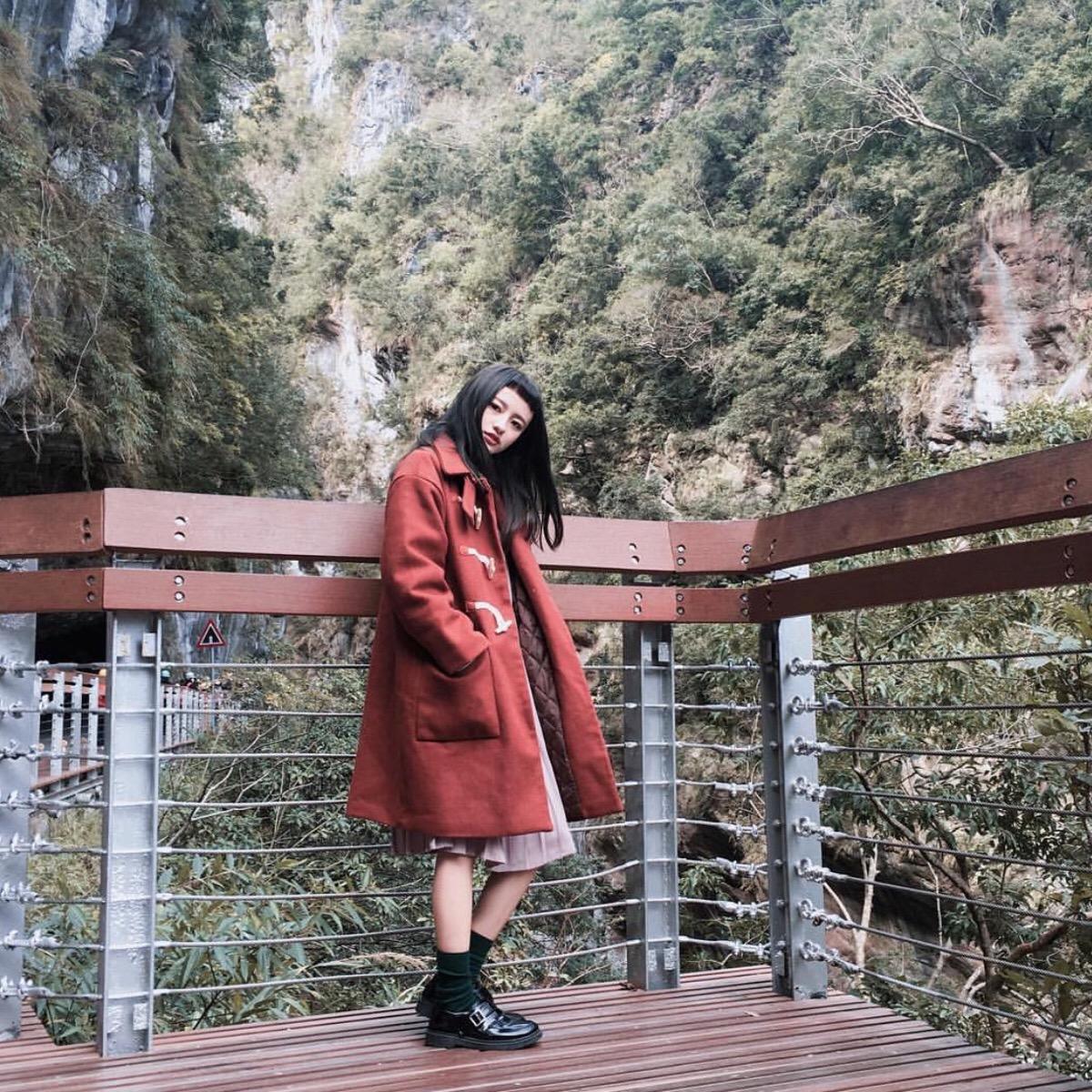 女头原创个性瘦腿v个性黑白葛盈一碗泄油瘦身汤减肥茶图片