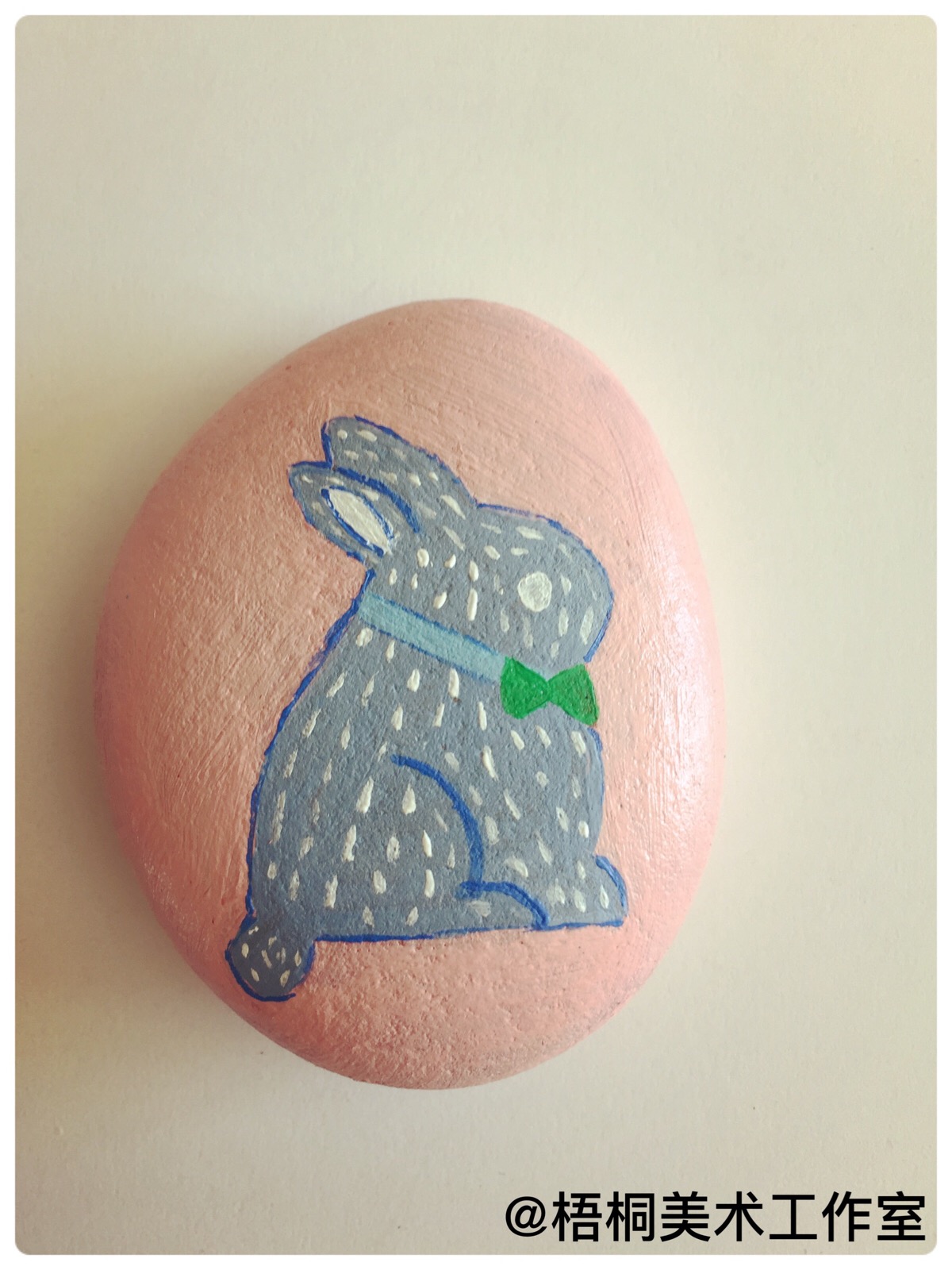 可爱的小兔子丨石头画