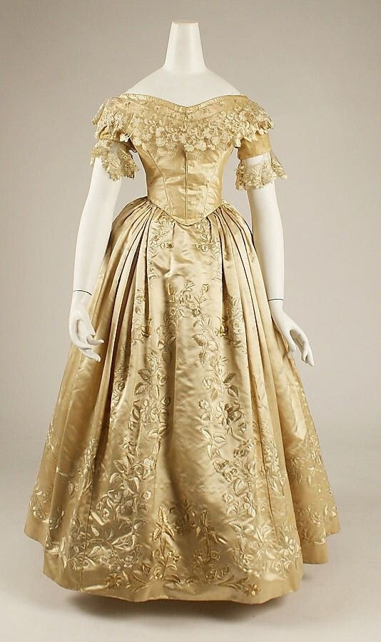 19世纪下半叶 欧洲古董香槟色婚纱礼服