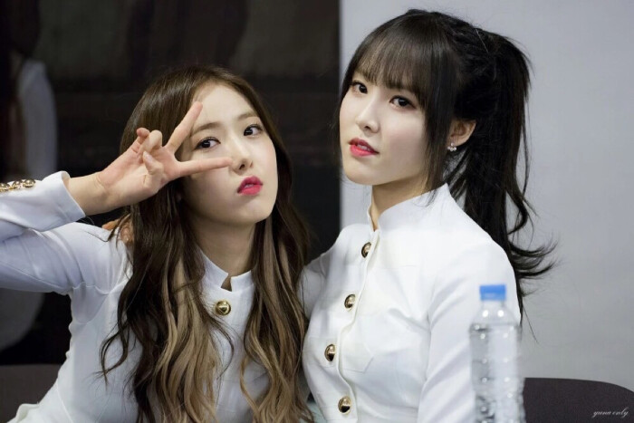 gfriend 黄恩菲 信飞 俞宙 崔俞那 壁纸 by浅唱低吟