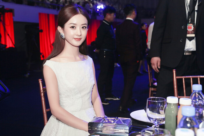 [cp]#赵丽颖##赵丽颖萌主召集令# 入萌啦～入萌啦!小室已被萌晕!