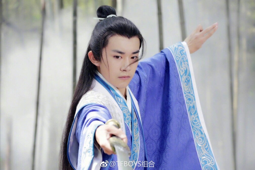 易烊千玺 
