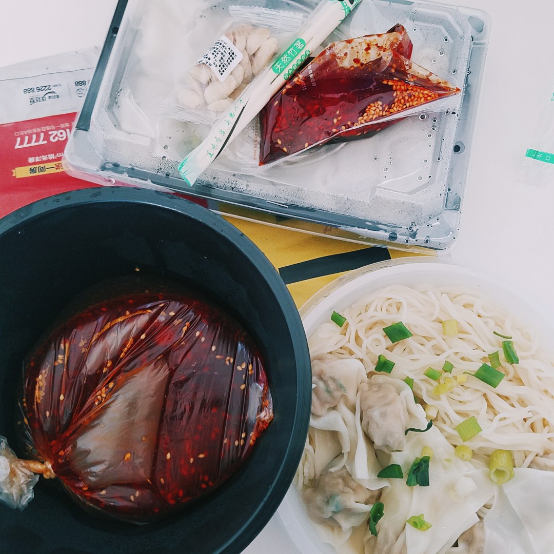 【日常外卖】满宝馄饨 麻辣面 凉拌