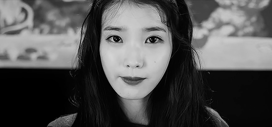 李知恩,艺名iu,1993年5月16日出生于首尔特别市,韩国创作女歌手,演员