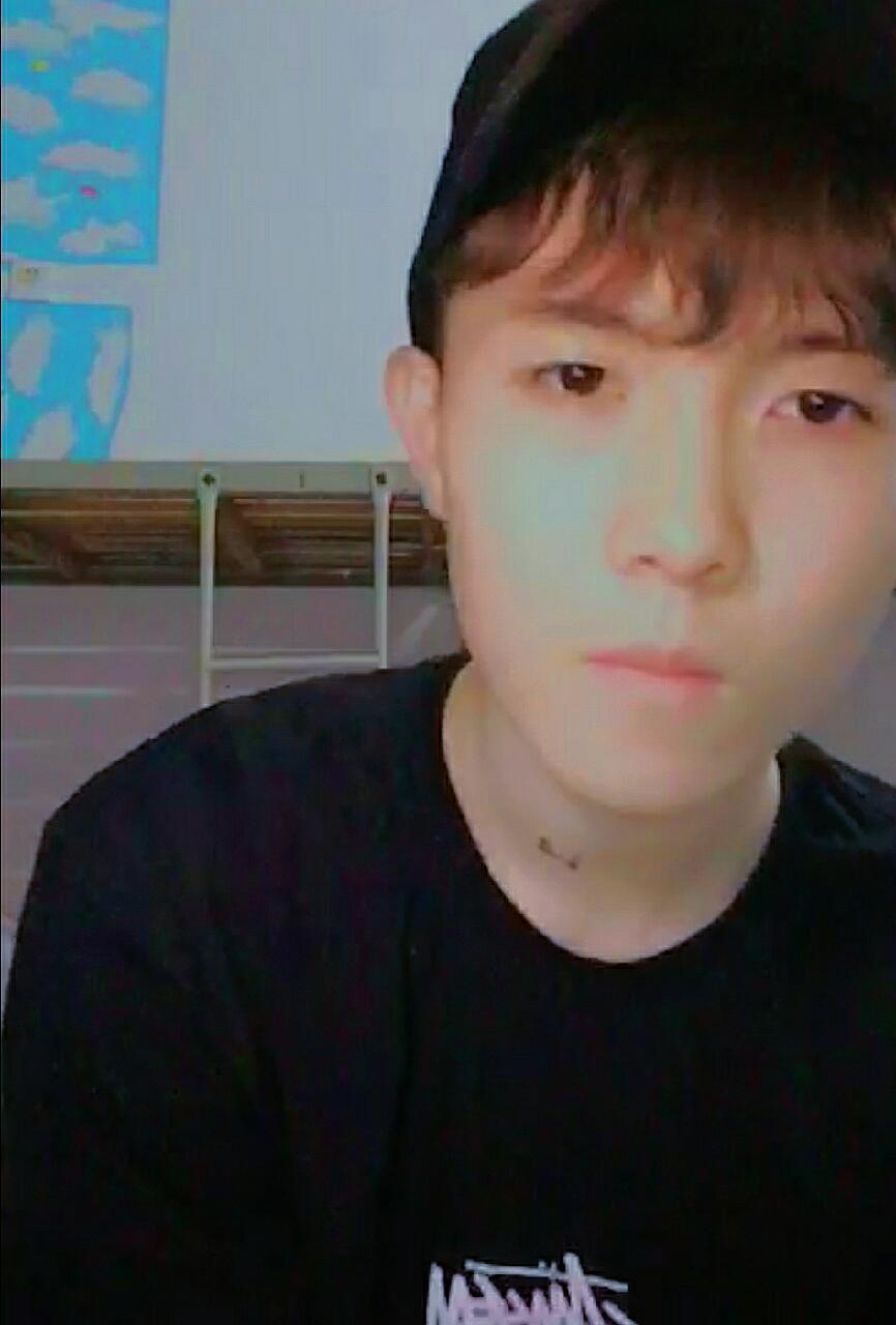 陈新颖# 社会我颖哥 人不怂了话还是那么多就是喜欢这种干净温柔的小