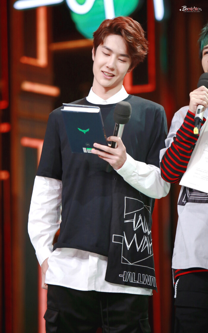 170427 天天向上录制 #uniq王一博# #天天向上王一博# cr:logo