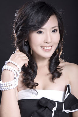 姓董的明星美女