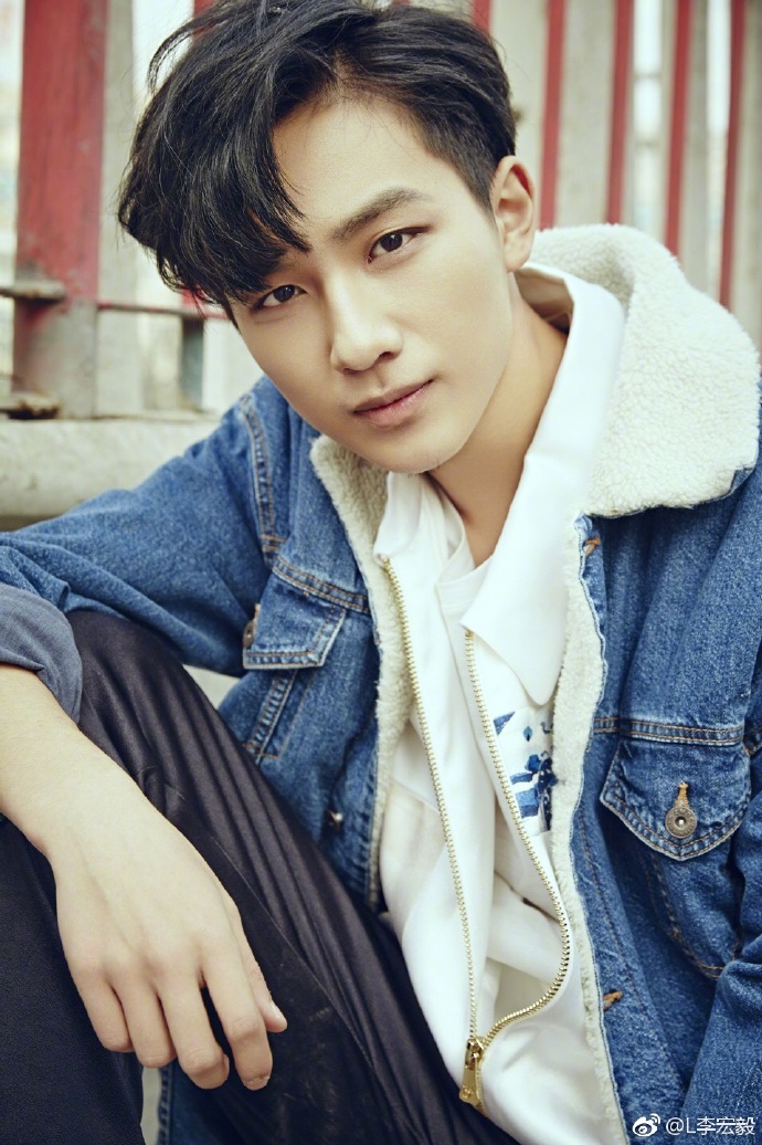 #感谢我们遇见李宏毅#结合大家陪伴三年,…英语初中还好全部作文图片
