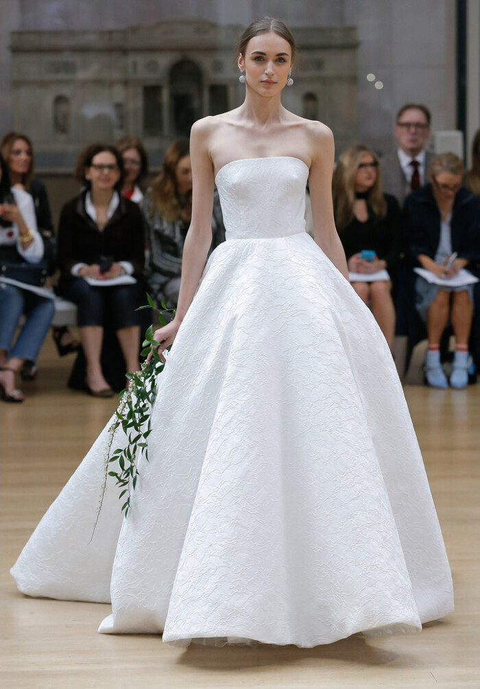 oscar de la renta(奥斯卡·德拉伦塔)发布2018春夏婚纱系列
