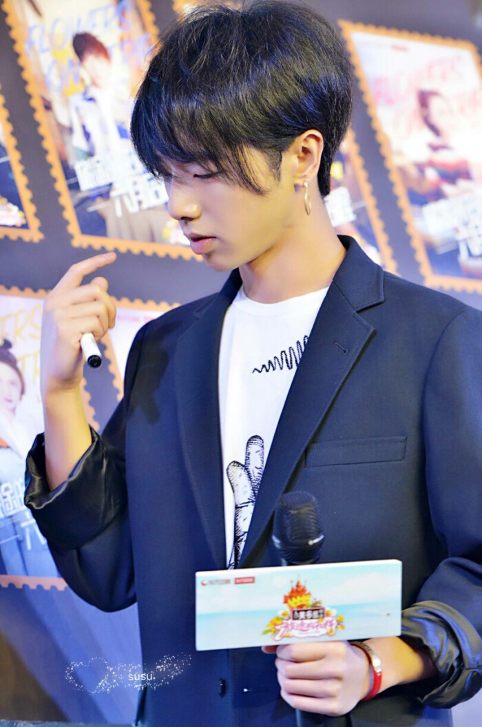 华晨宇2017. 5.19 《旅途的花样》发布会高清壁纸