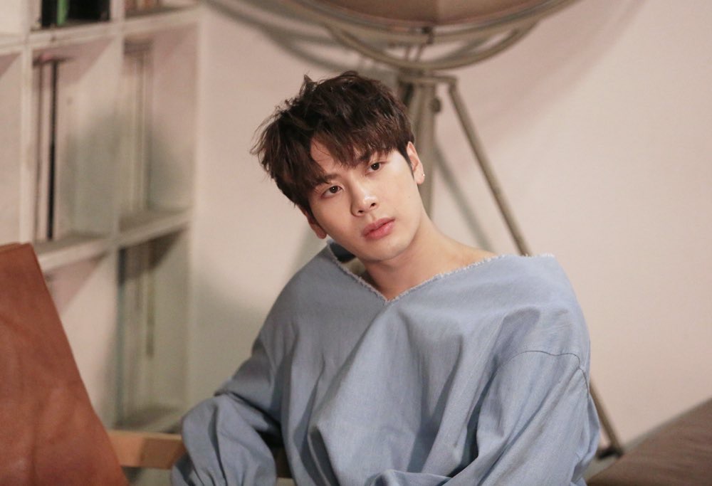 王嘉尔(jackson wang),1994年3月28日出生于中国香港.