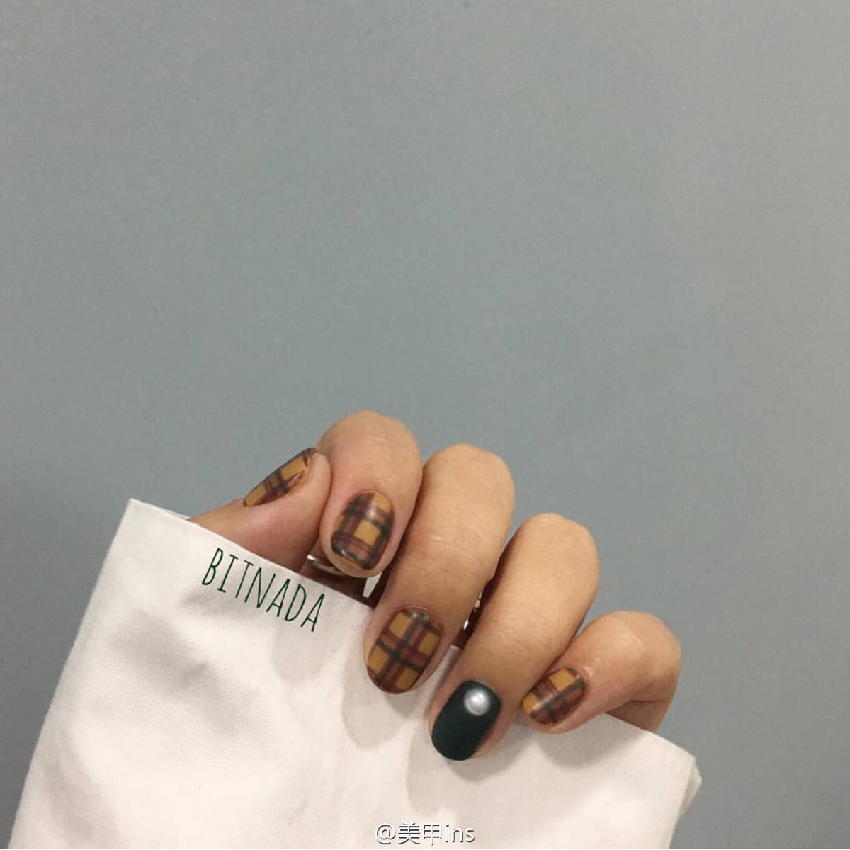 格子 美甲