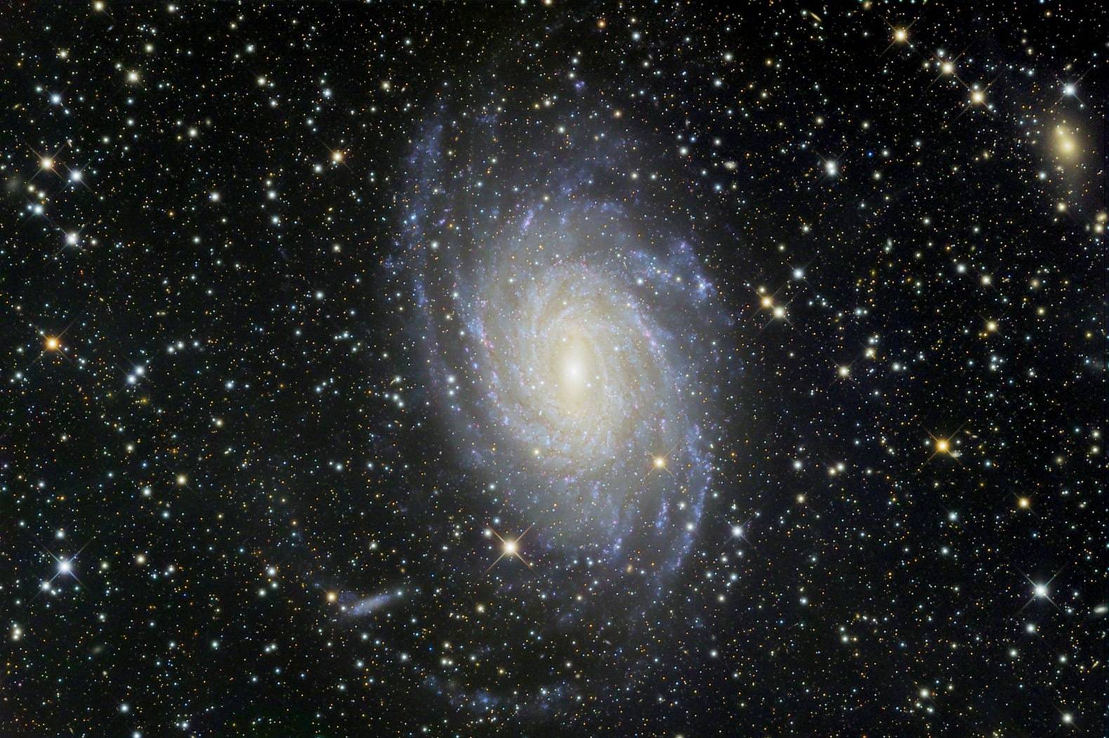 旋涡星系ngc 6744,大小约17