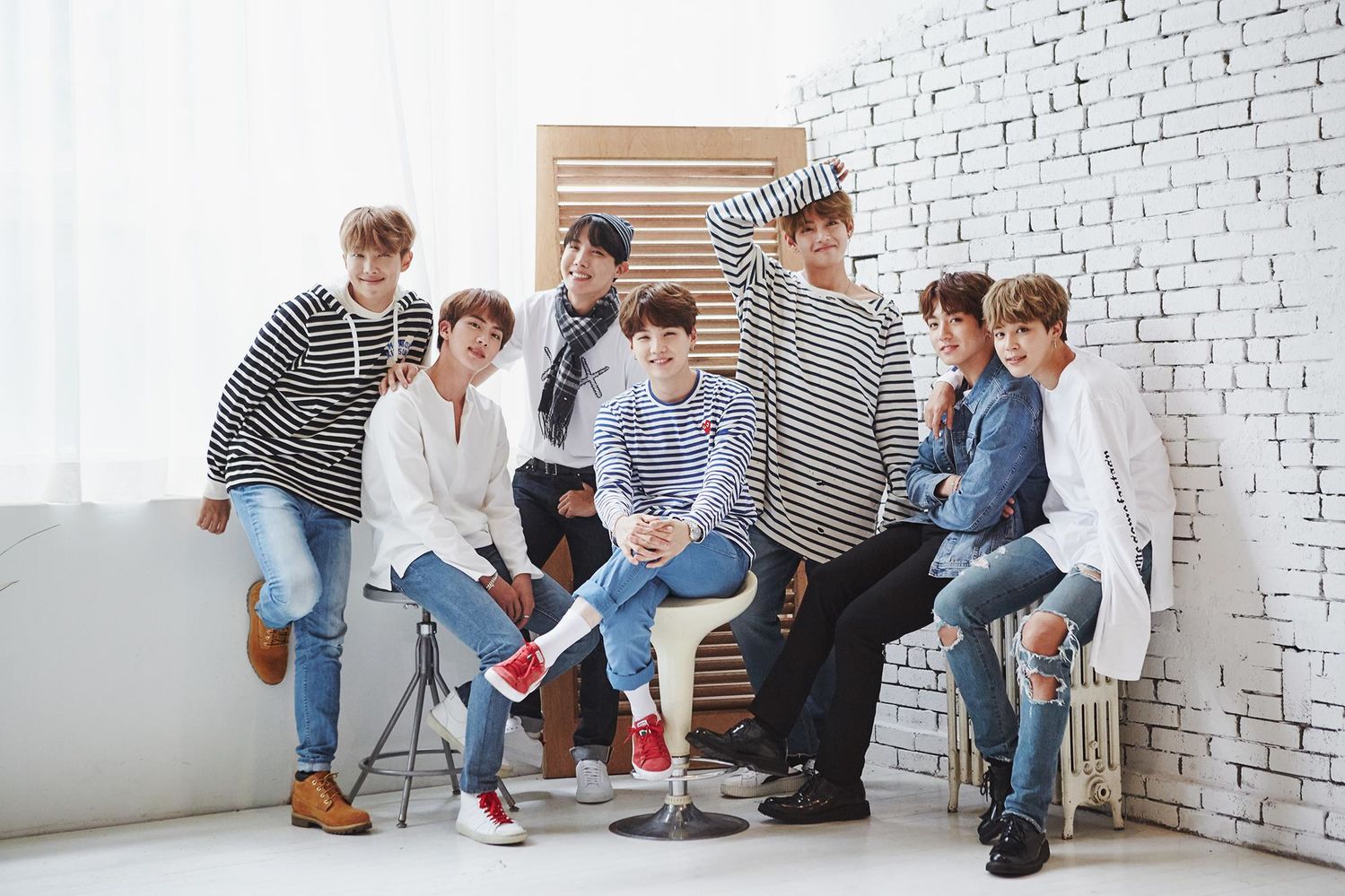 bts防弹少年团四周年家族照
