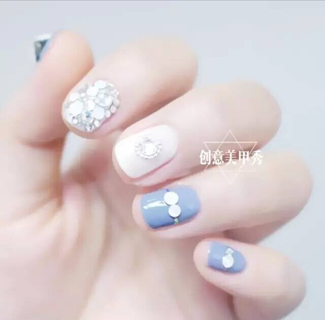 超高级的雾霾蓝美甲