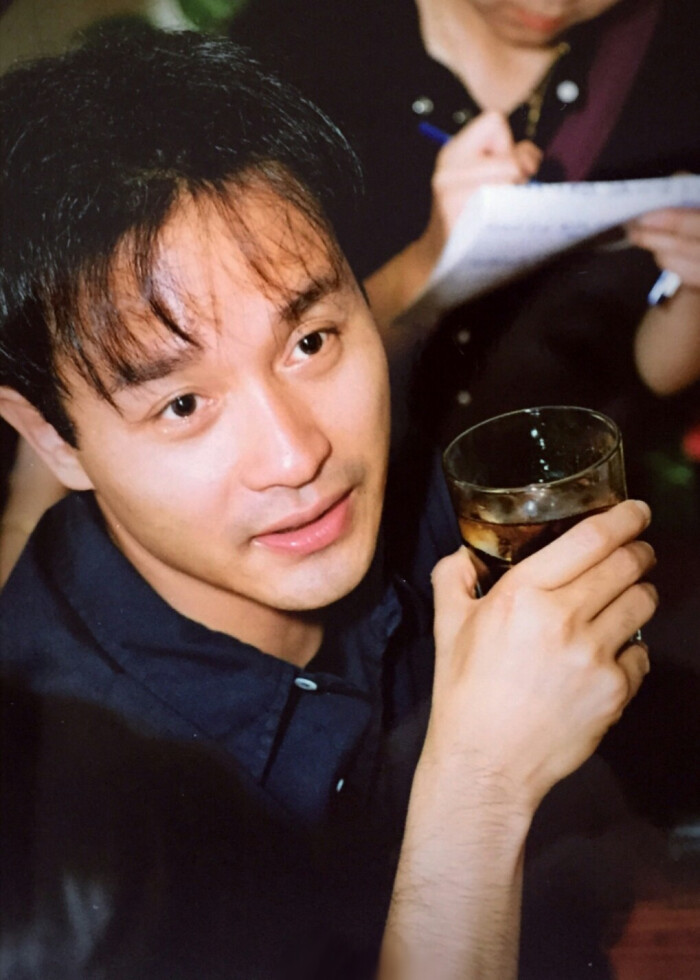 张国荣 leslie 这件衣服好眼熟(▽)
