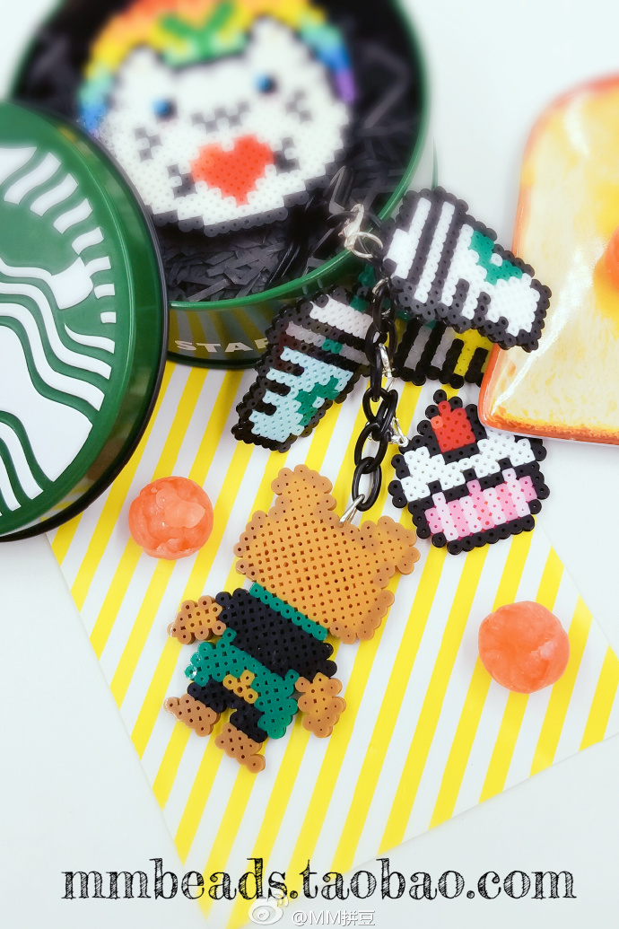 我爱拼豆# 忠实星巴克粉必做的拼豆小挂件,下面的星爸爸小熊双层贩 