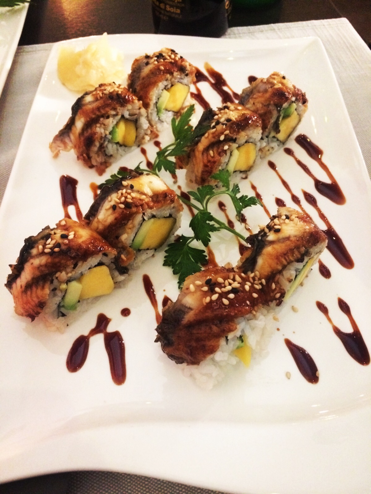 朋友推荐来的一家寿司店,鳗鱼芒果寿司好好吃