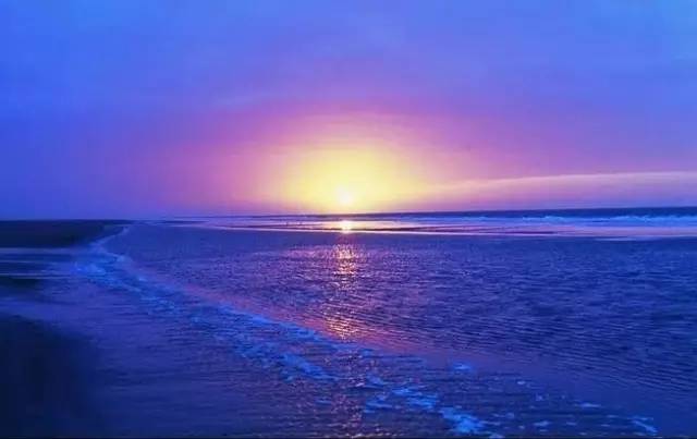 若不是心宽似海,哪来的风平浪静