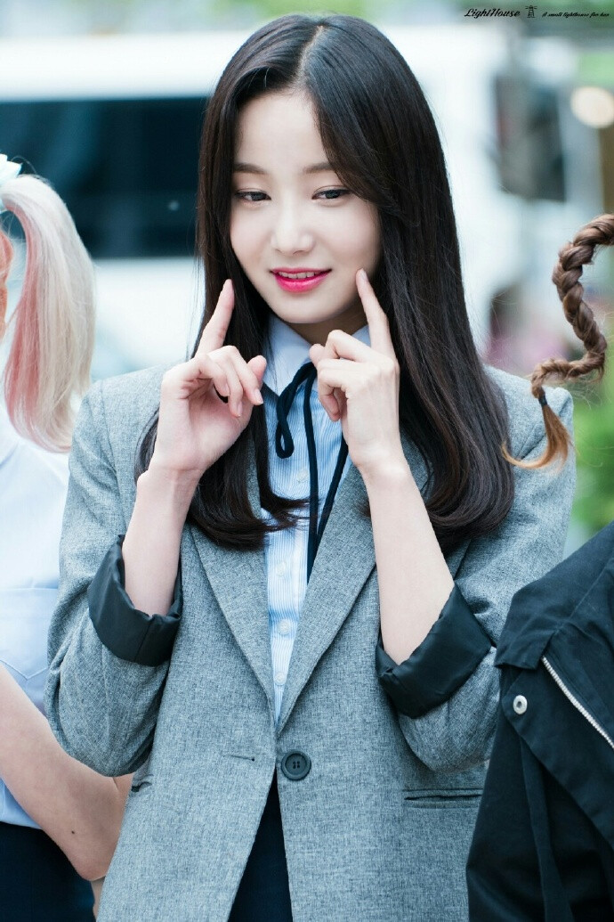 momoland 李多彬°yeonwoo 禁二传二改抱图点赞