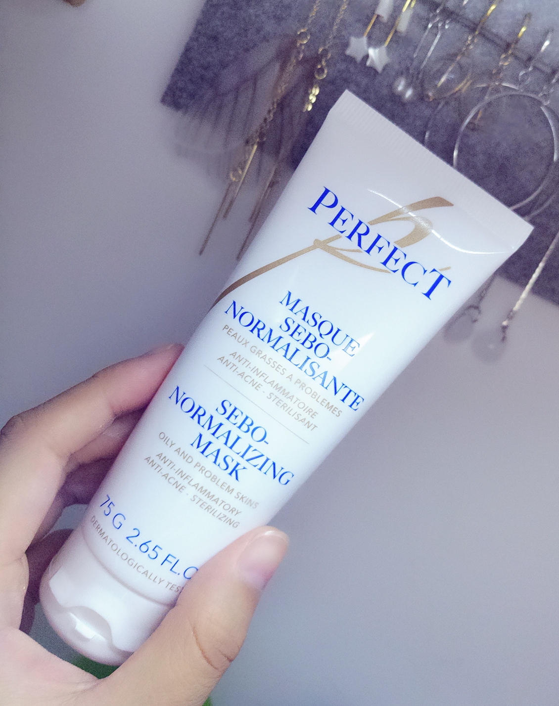 美帕祛痘面膜膏,我是在用好毛孔凝露后使用的,厚涂在有痘痘的地方