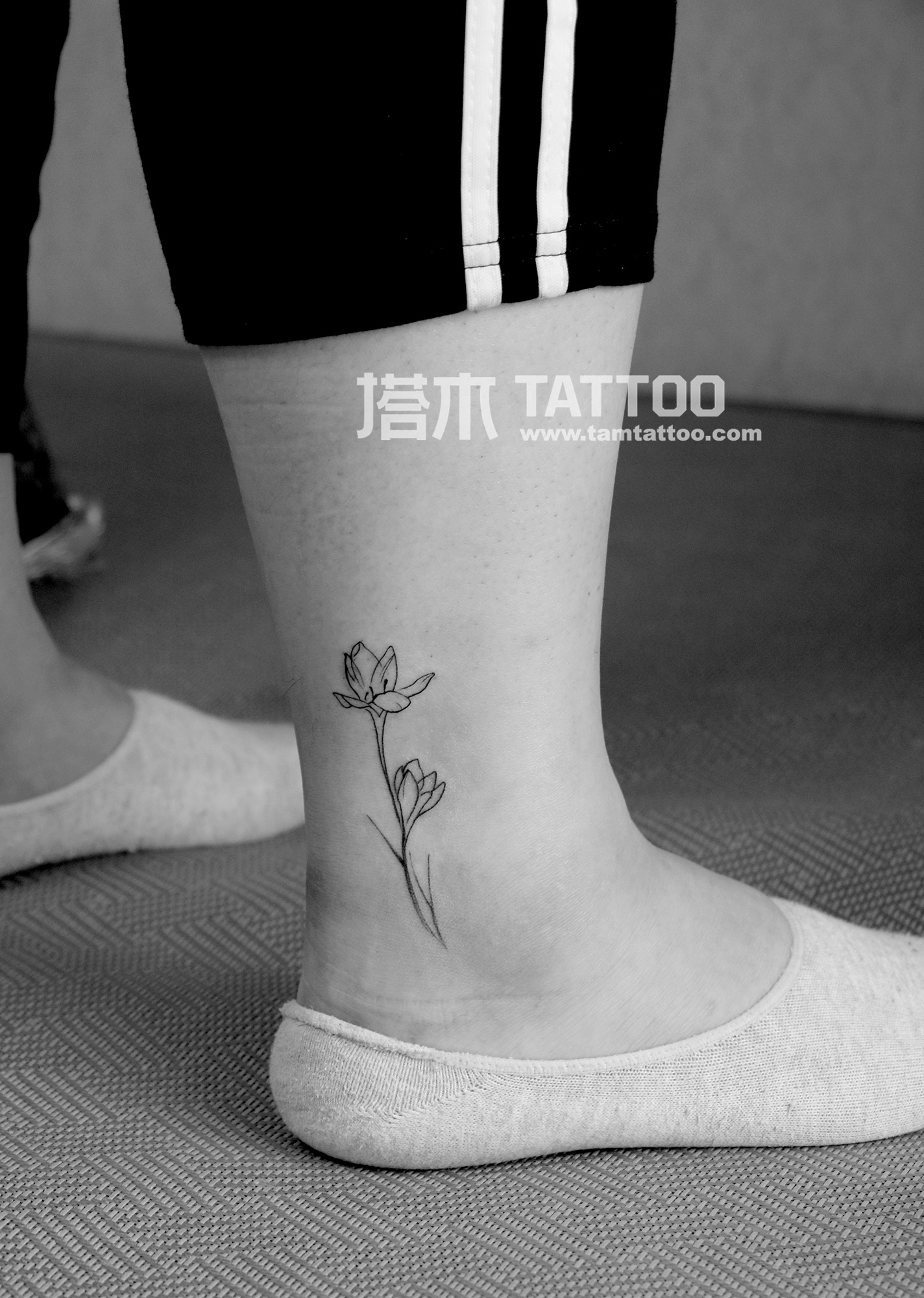 脚踝小清新纹身花纹身