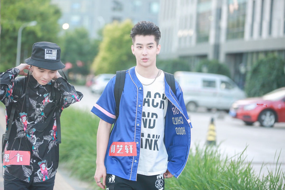 170525  中国有嘻哈>录制 #uniq周艺轩# cr:logo