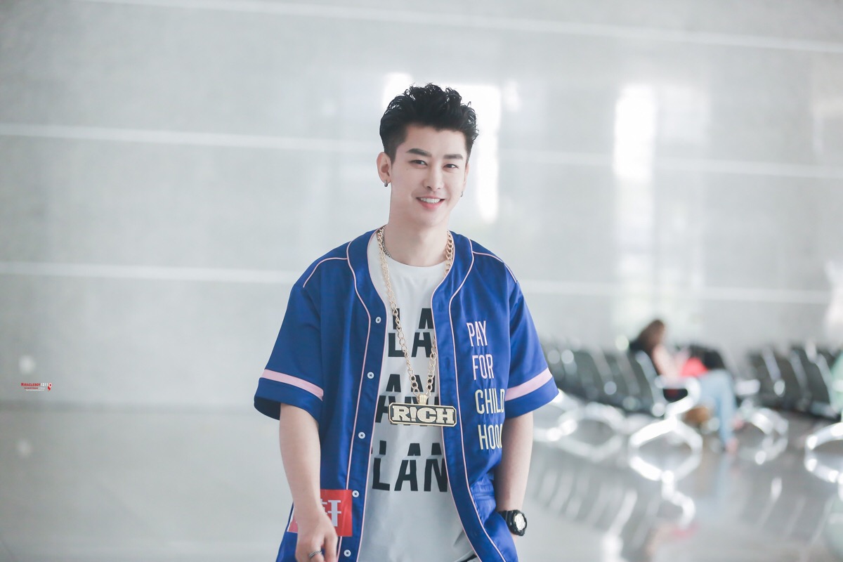 170525  中国有嘻哈>录制 #uniq周艺轩# cr:logo