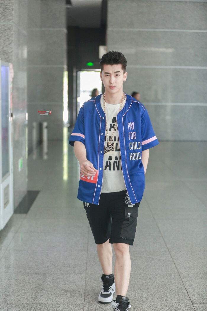 170525  中国有嘻哈>录制 #uniq周艺轩# cr:logo