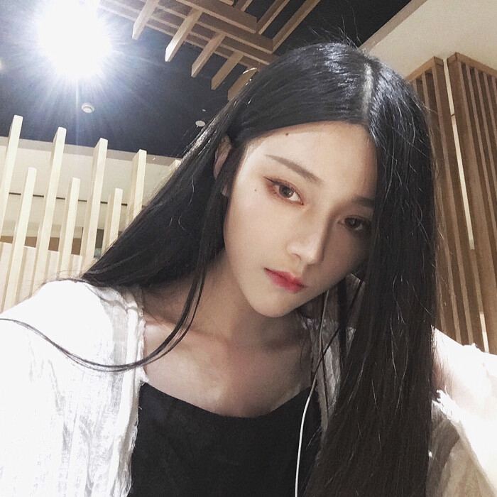 世中仙儿の女生头像〔气质〕〔高冷〕〔原宿风