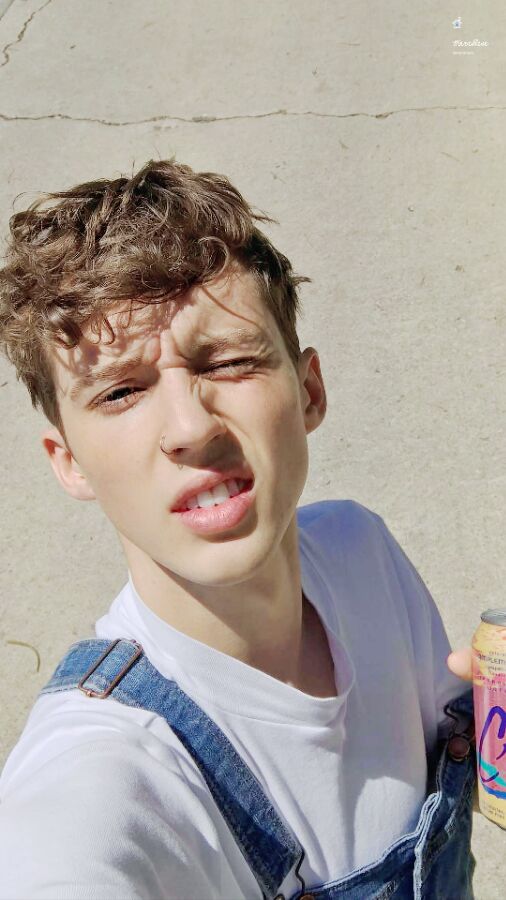 troye sivan.
