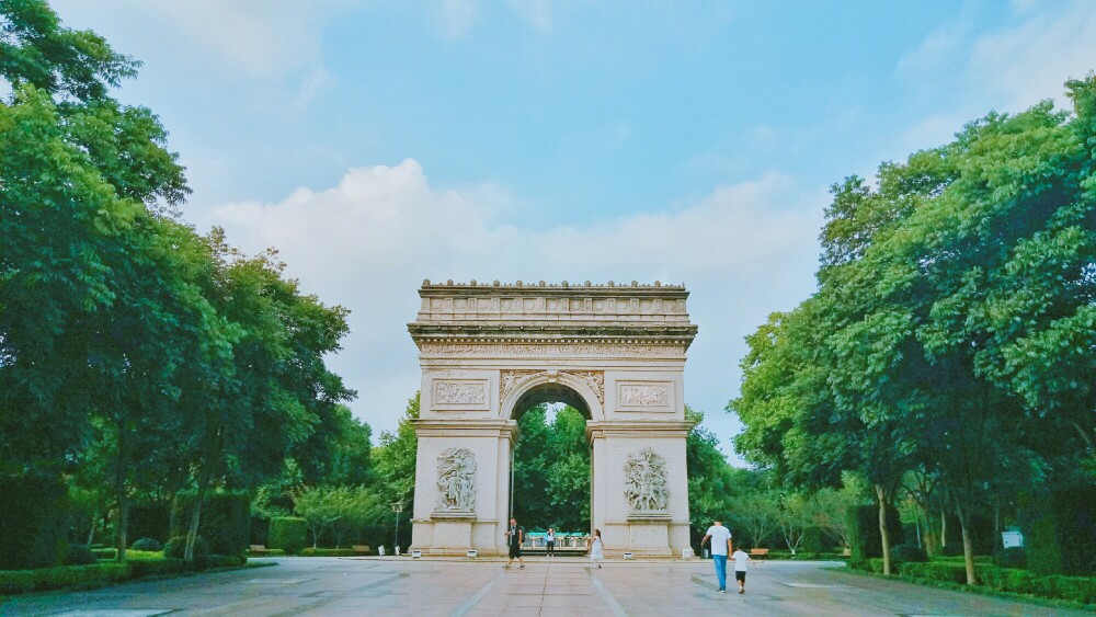 蠡湖中央公园位于太湖湖畔,又称"世界奇观欧洲城",是中央电视台影视