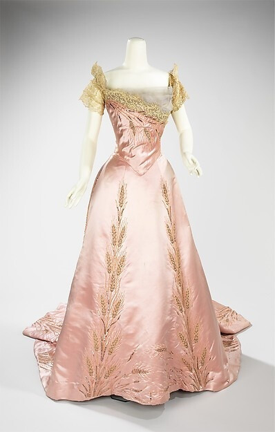 大名鼎鼎的法国house of worth在1890~1900年代出品的一些礼服裙,非常