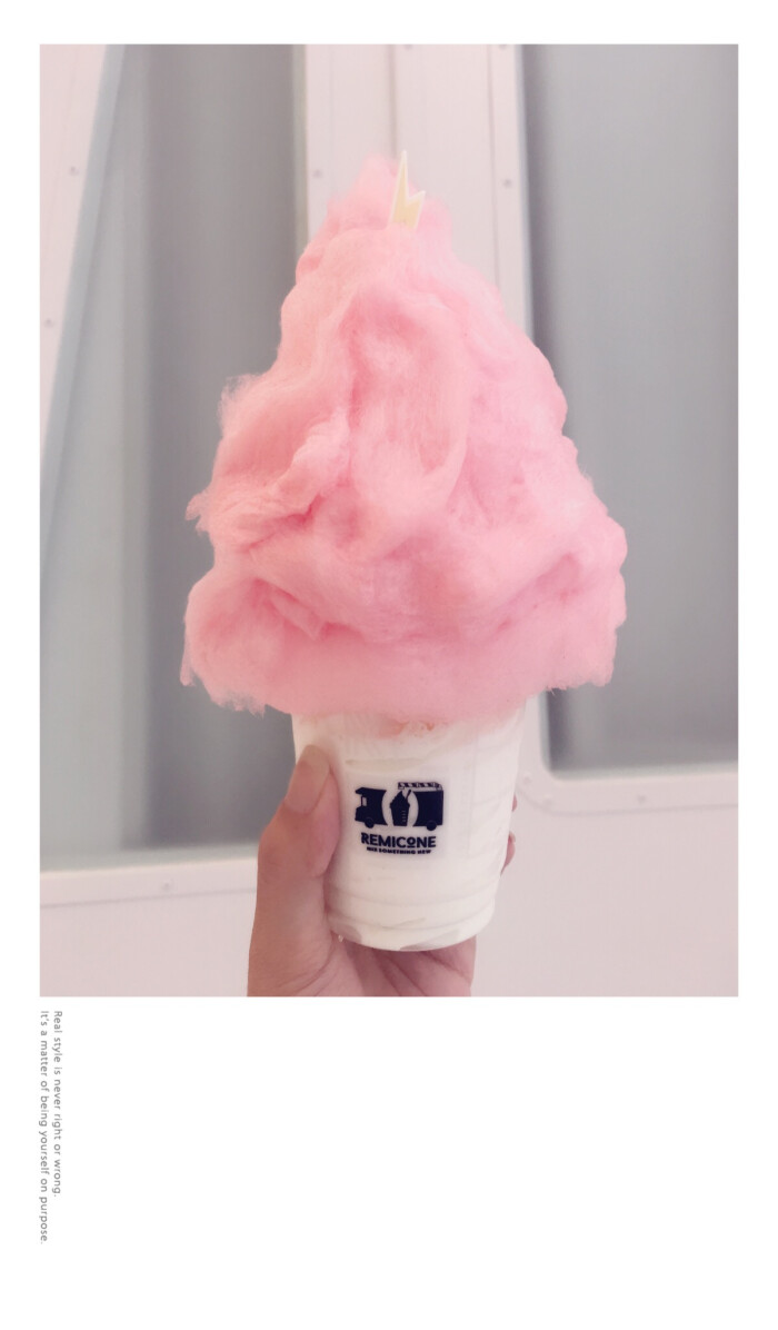 粉色云朵冰淇淋