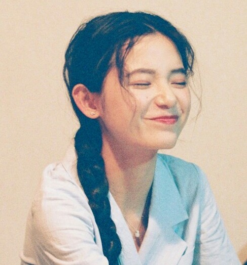 【头像】高清女头 清纯 情侣 闺密头像清新 简约 森系 可爱 搞怪 举牌
