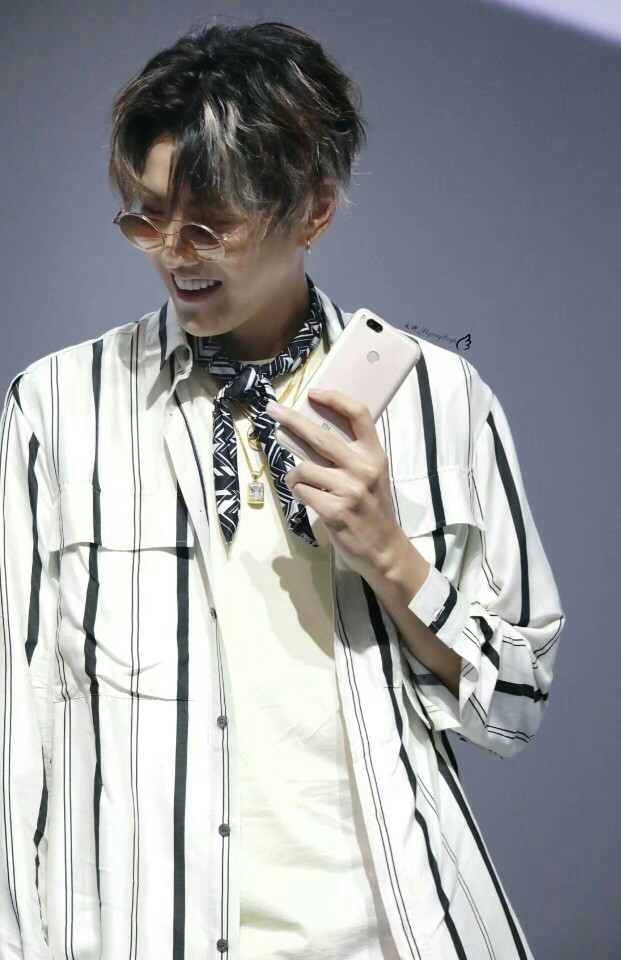 吴亦凡小米6 kris exo 花美男 偶像 明星 男神 帅哥 小鲜肉 锁屏 人物