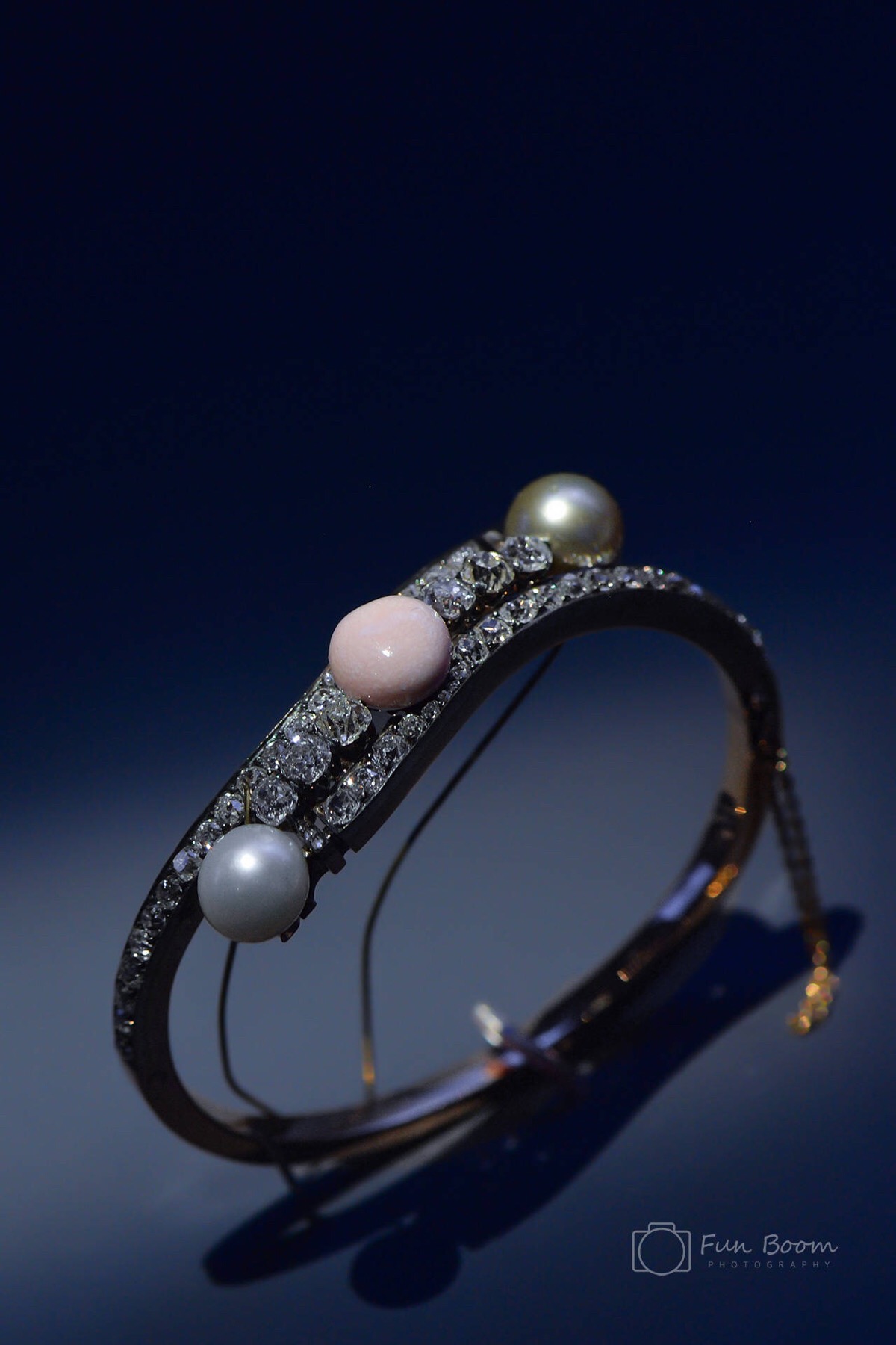 三颗珍珠手镯 故宫博物院 尚之以琼华——始于十八世纪的珍宝艺术展