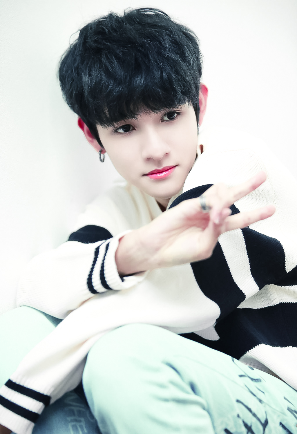 【图源微博/禁二/抱图点赞收藏】金samuel,本名samuel kim,2002年1月