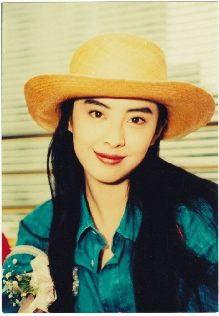 给了炎炎夏日一种微风拂过青草的清凉感觉 #王祖贤##城市猎人#(1993)