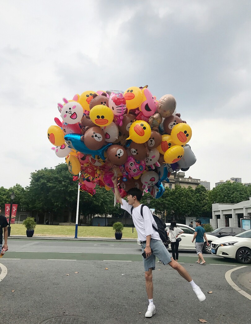 男头像(吴亦轩)有着吸血鬼的小哥哥 壁纸 有微博噢输入吴亦轩后自然