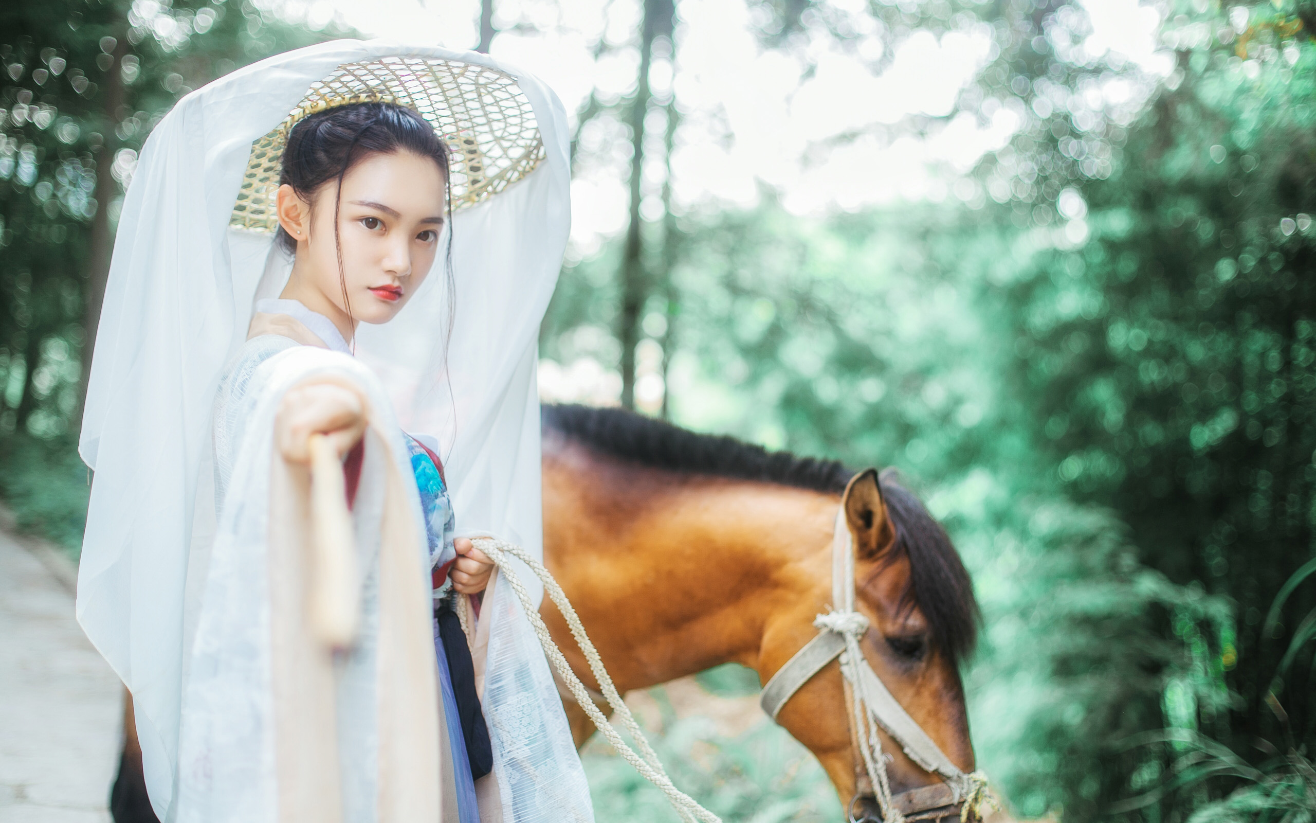 英姿飒爽的古装美女图片