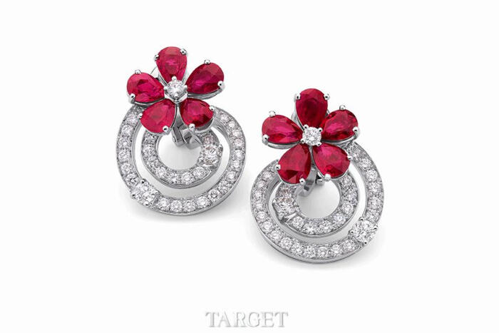 宝格丽顶级珠宝系列:白金耳环,镶嵌10颗梨形红宝石(9.
